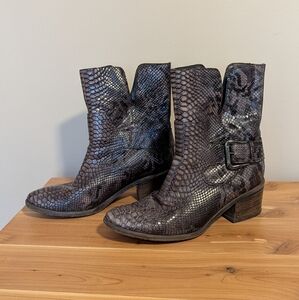 Donald J. Pliner 8.5 Donata Embossed Snake Ankle Boots